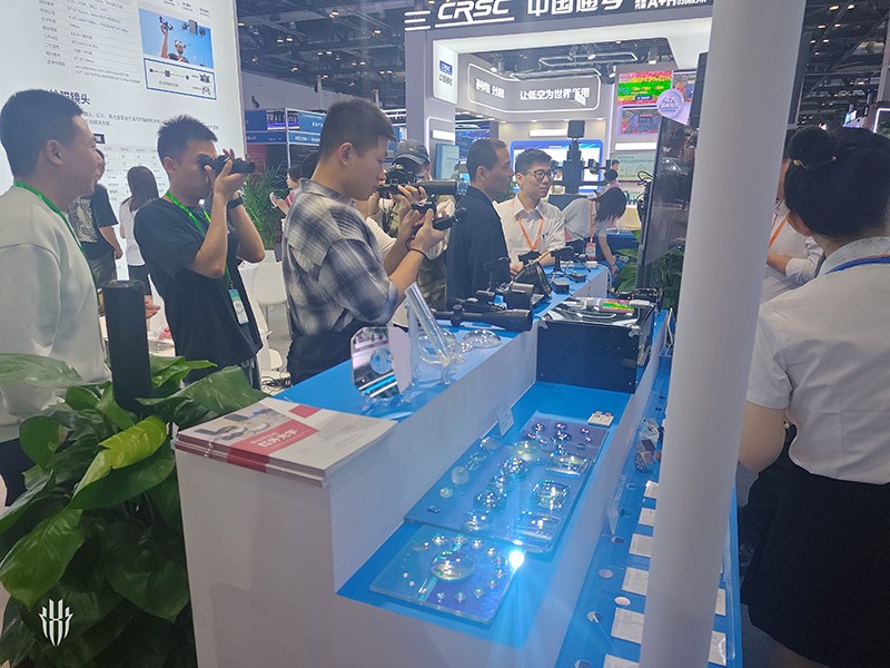 軍博會(huì)激埃特現(xiàn)場參觀客戶 軍博會(huì)激埃特現(xiàn)場參觀客戶