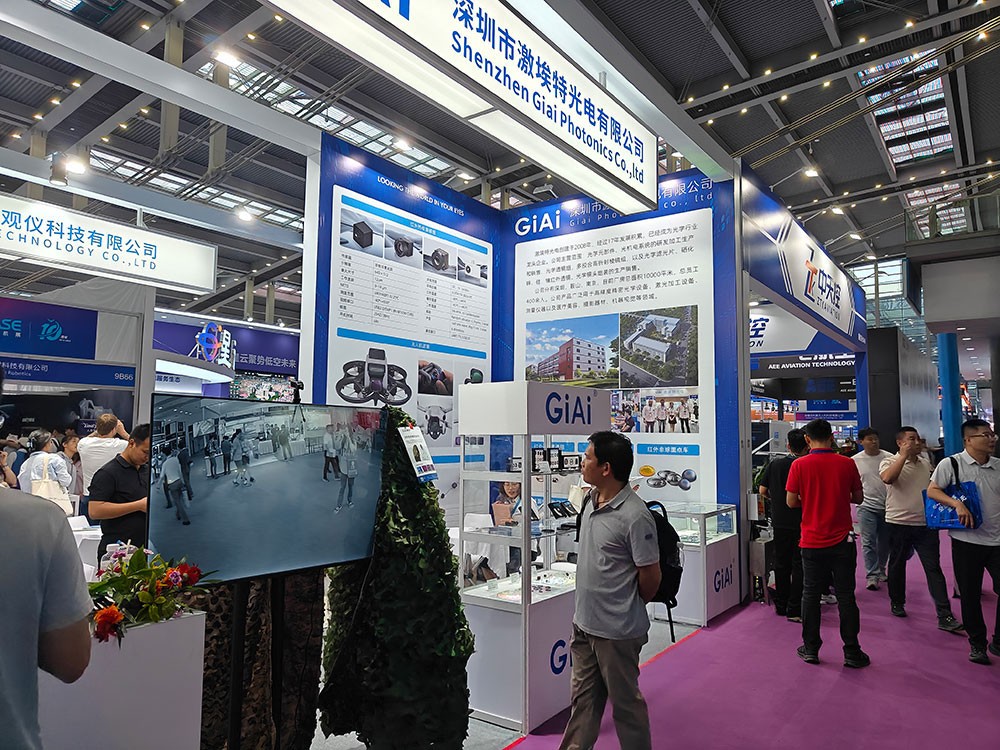 激埃特觀展現(xiàn)場